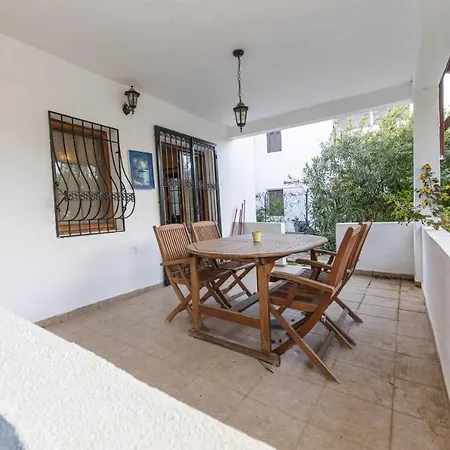 Separate With Garden And Terrace In Bodrum Vila Gümbet